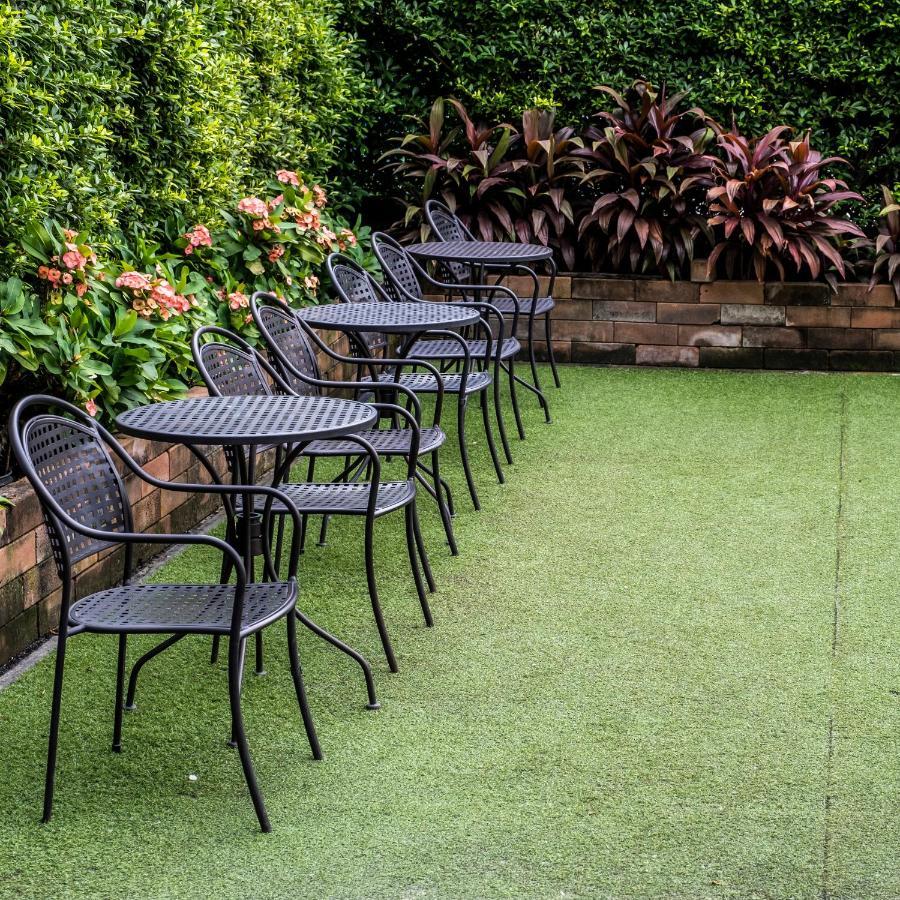 The Airport Courtyard Suvarnabhumi Airport Бангкок Екстер'єр фото Artificial grass