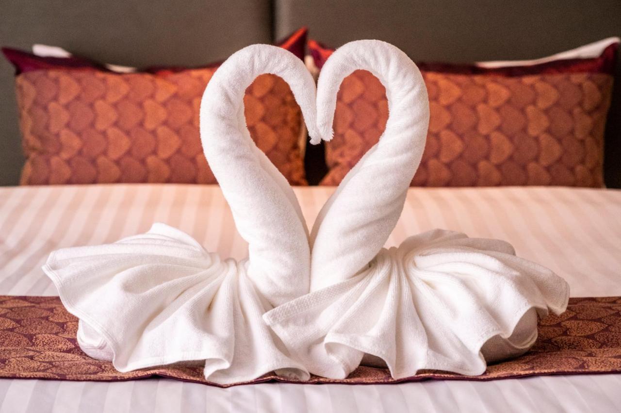 The Airport Courtyard Suvarnabhumi Airport Бангкок Екстер'єр фото Towel swans